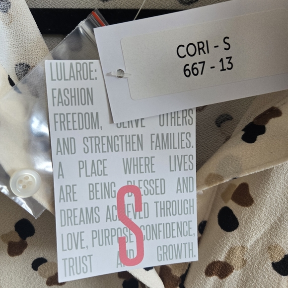 LuLaRoe Cori Top - Picture 2 of 4